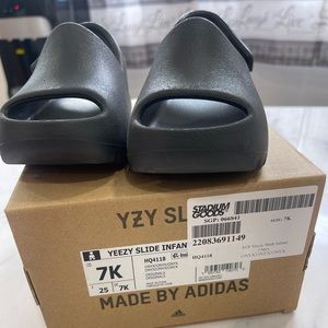 Yeezy slides for toddlers size 7
